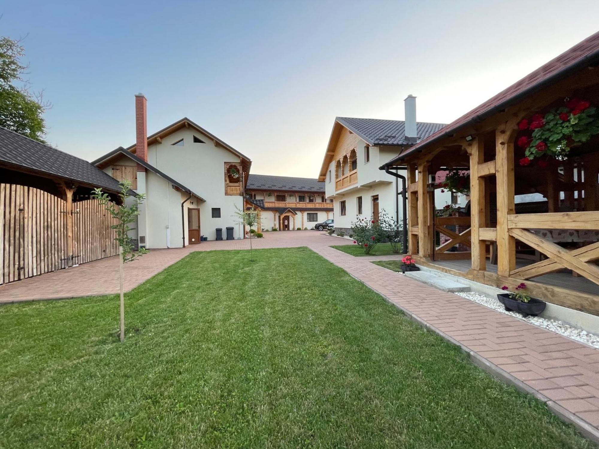 Pensiunea Valea Muntelui Bîrsana Esterno foto