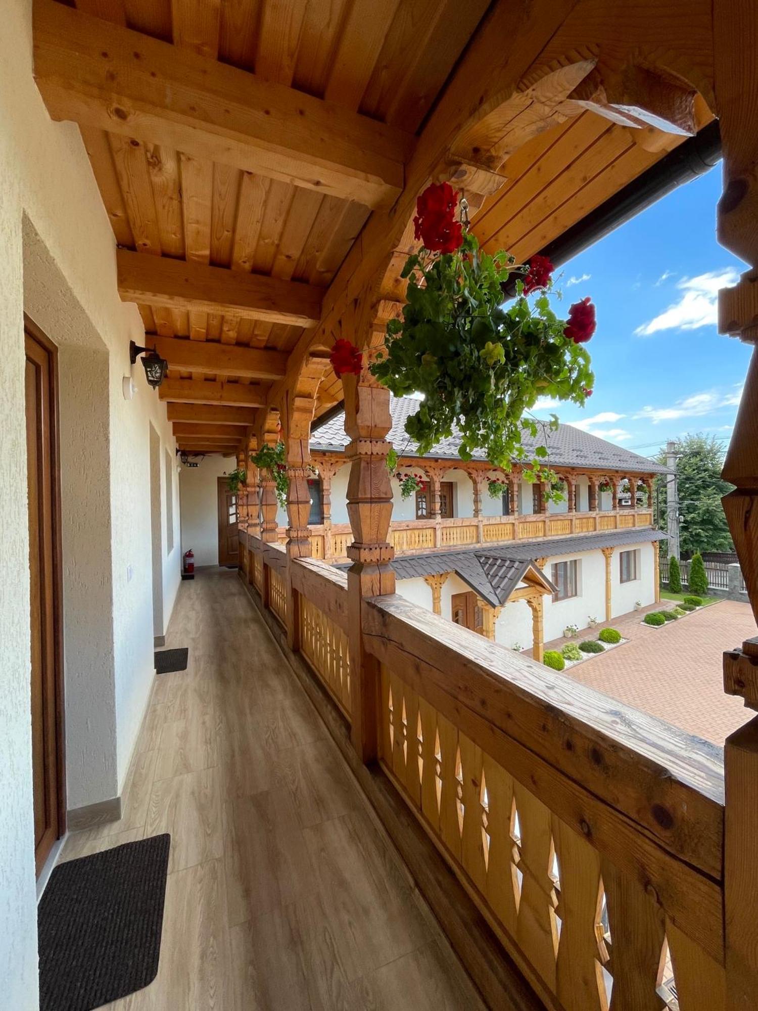 Pensiunea Valea Muntelui Bîrsana Esterno foto
